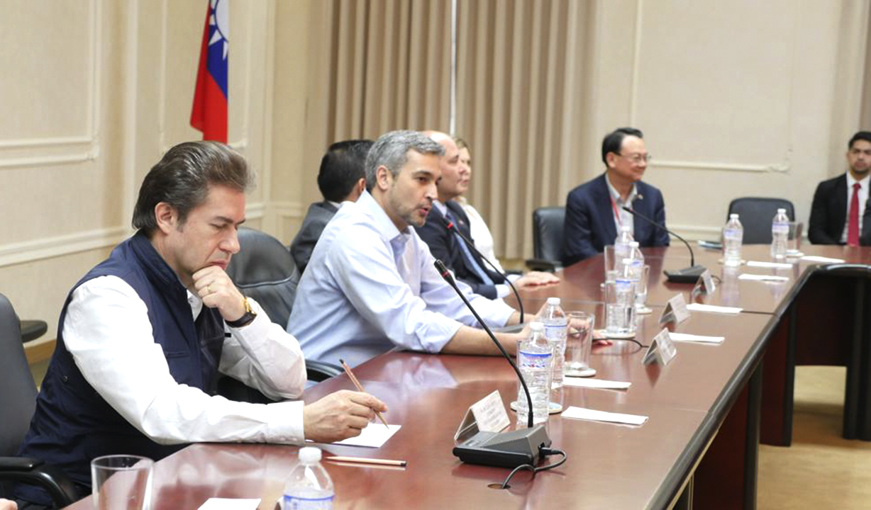 Presidente Abdo Benítez mantuvo encuentro con jóvenes paraguayos becados en Taiwán