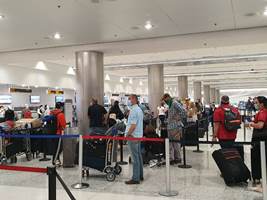 En vuelo especial que partió de Miami retornan al Paraguay 119 personas