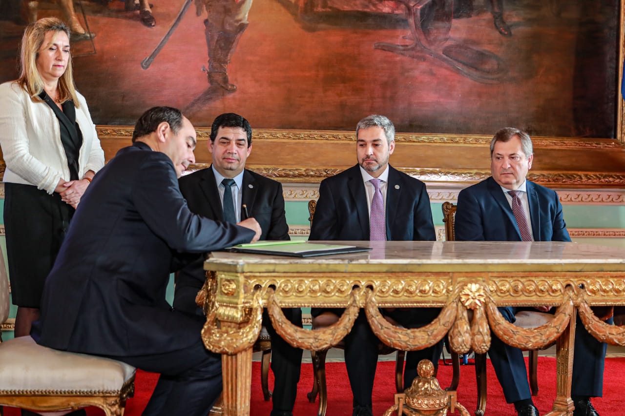 Presidente Abdo Benítez tomó juramento a Rivas Palacios, nuevo ministro de Relaciones Exteriores