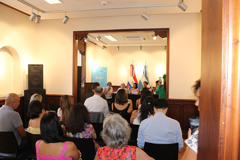 Se realizó en Buenos Aires el debate “El lugar de la mujer durante la guerra y posguerra”
