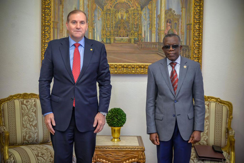 Canciller recibió el saludo de despedida del embajador de Angola