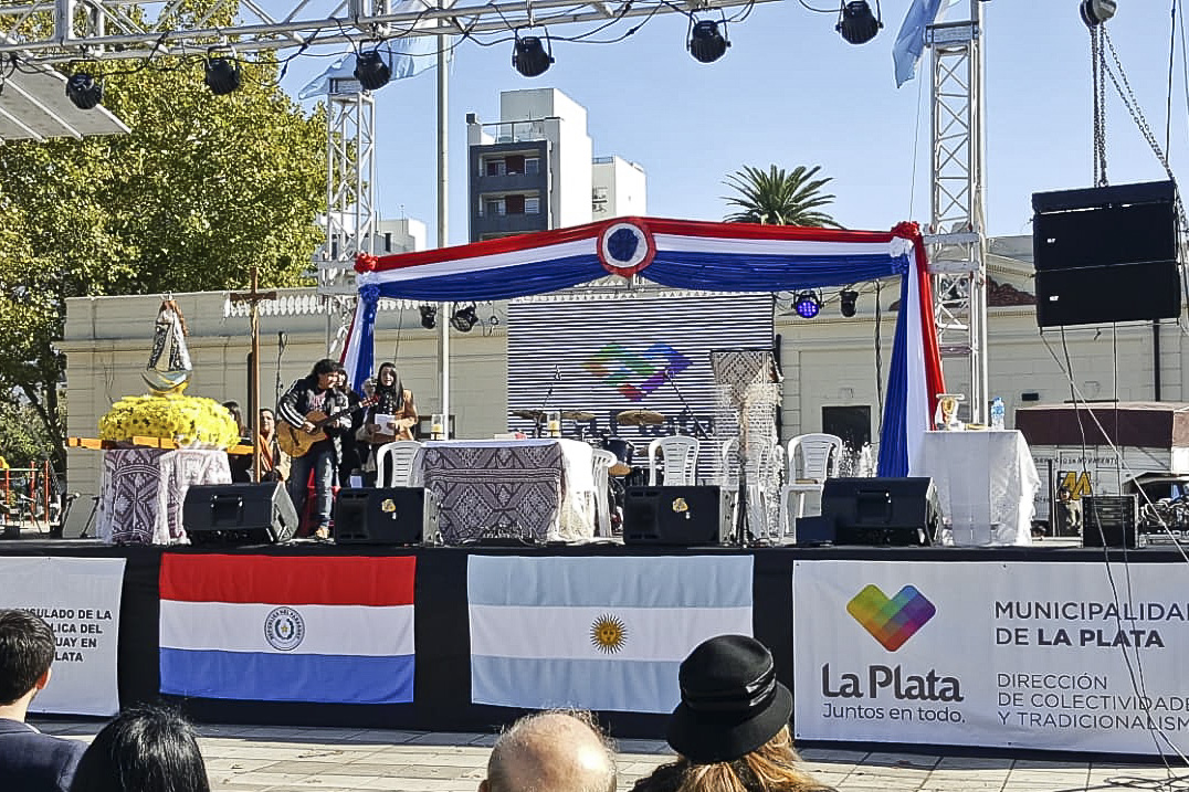 Festival en conmemorar otro aniversario más de la Independencia Nacional en la Plata, Argentina