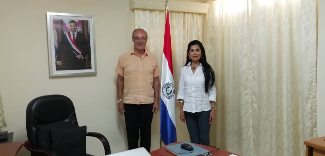 Embajador Cano Radil recibió en La Habana a la ganadora de 5 medallas de oro en Cancún