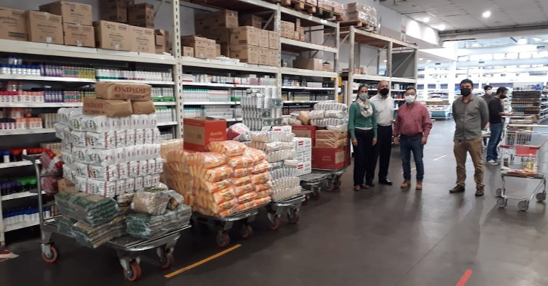 Consulado del Paraguay en Rosario prepara kits de alimentos básicos para 112 familias paraguayas 