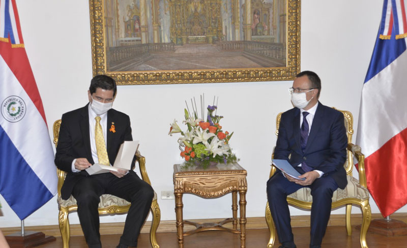 Ministro de Relaciones Exteriores recibió las copias de las Cartas Credenciales del embajador de Francia