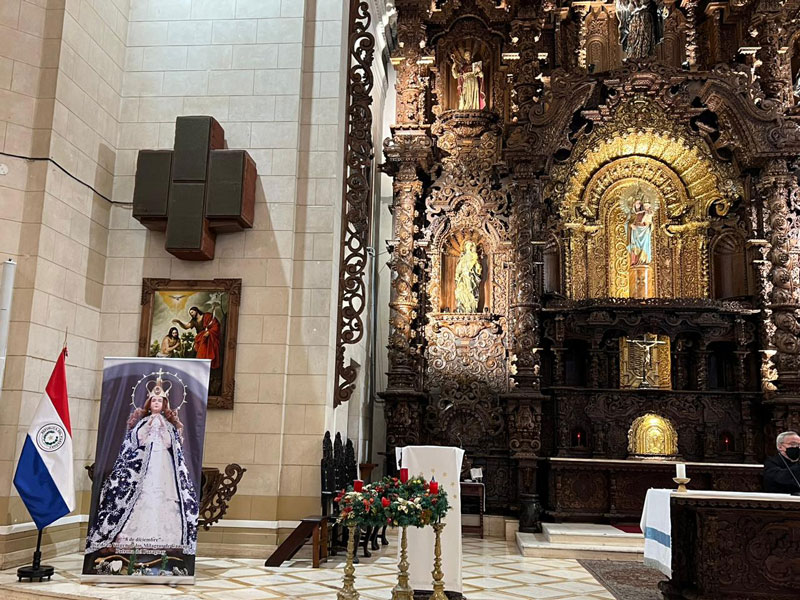 Embajada paraguaya en Perú recuerda a la Virgen de Caacupé con una misa de acción de gracias
