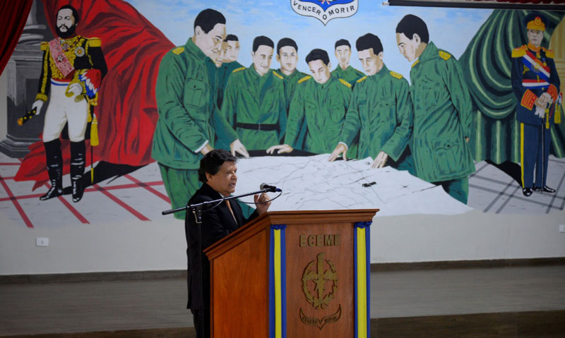Canciller dictó conferencia magistral a oficiales superiores del curso Comando y Estado Mayor del Ejército
