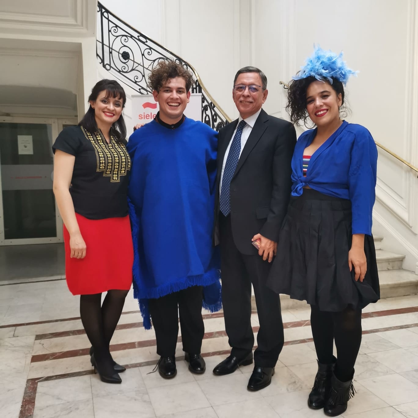 Embajada del Paraguay presentó en Francia al dúo musical Purahéi Soul