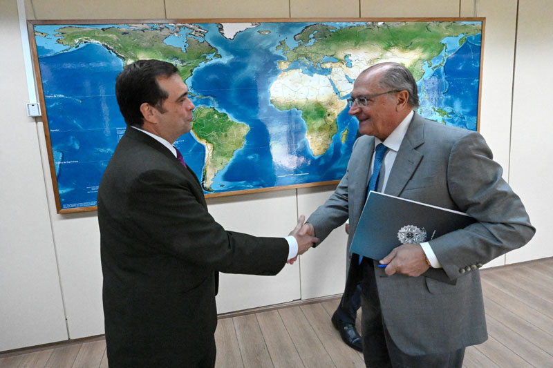Embajador de Paraguay  y Vicepresidente de la República Federativa del Brasil repasan agenda bilateral entre ambos países