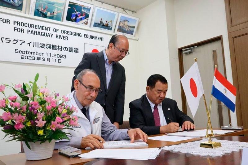 Japón suscribió contrato de construcción de draga para Paraguay