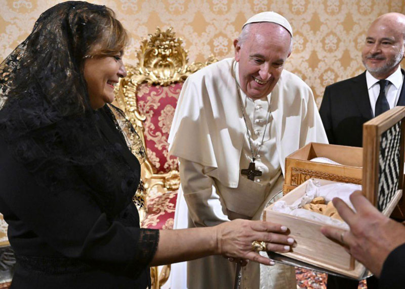 Papa Francisco recibió cartas credenciales de la embajadora Leticia Casati y reiteró su buena predisposición con el Paraguay 