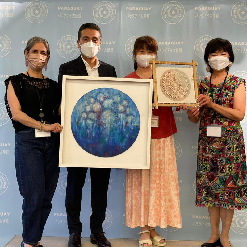 Embajador en Japón entregó premios a ganadoras de concurso de ñandutí en Japón