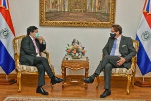 Encuentro entre el ministro Acevedo y el embajador del Ecuador
