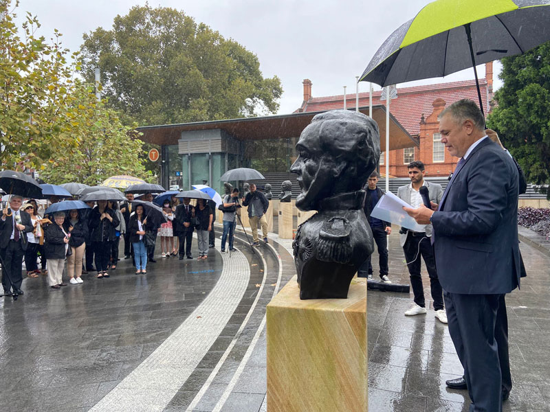 Se develó el busto del Mcal. López en la inauguración oficial de la Plaza Iberoamericana de Sídney, Australia
