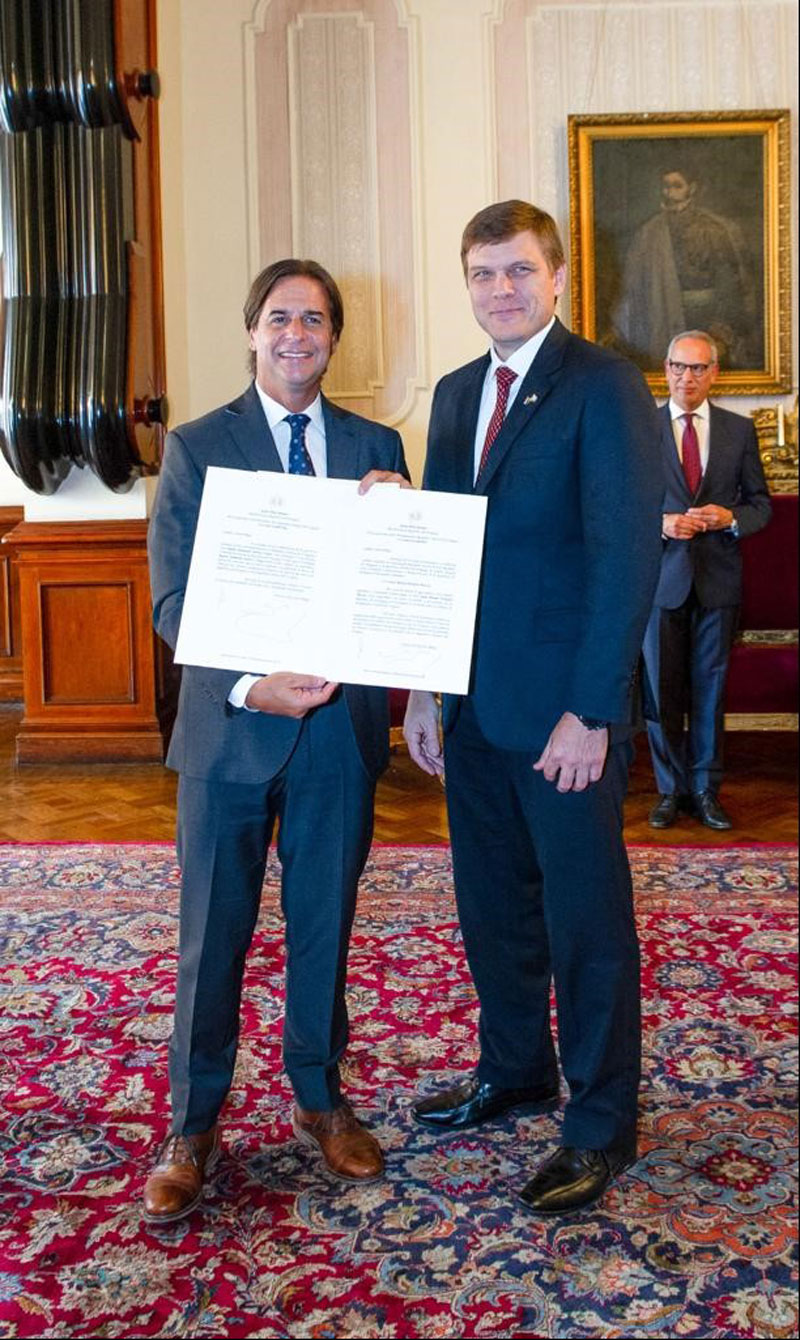 Embajador Brunetti presentó sus Cartas Credenciales al presidente Lacalle Pou