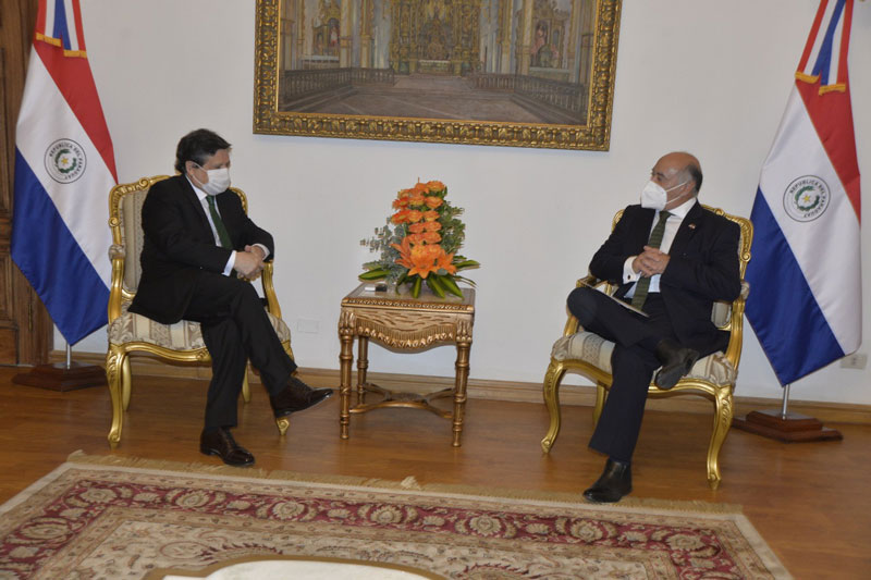 Encuentro entre el ministro de Relaciones Exteriores y el embajador de la República de Chile en Asunción