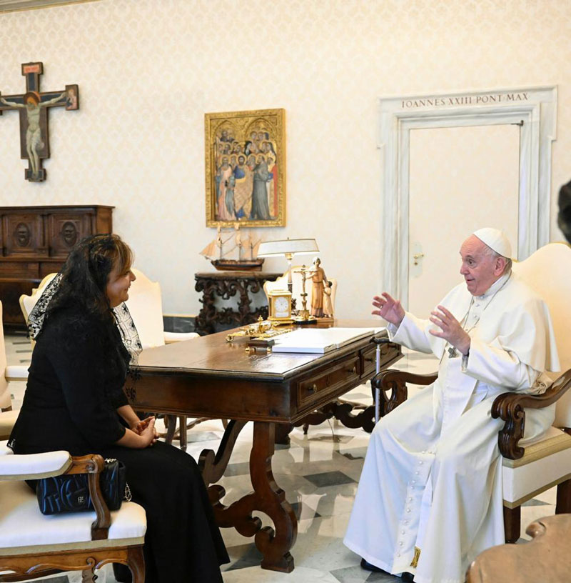 Papa Francisco recibió cartas credenciales de la embajadora Leticia Casati y reiteró su buena predisposición con el Paraguay 