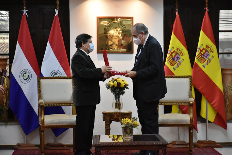 Paraguay condecoró con la Orden Nacional del Mérito en el Grado de Gran Cruz al embajador de España