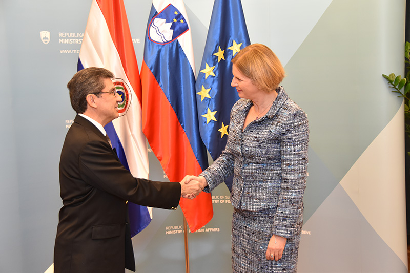Embajador Juan Francisco Facetti entregó sus Cartas Credenciales al presidente de Eslovenia