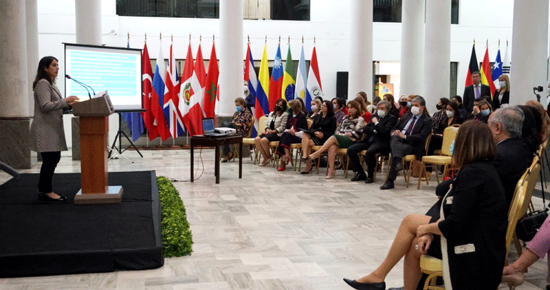 Embajadora del Reino de España dictó conferencia titulada “La mujer en la política exterior - Una visión desde España”