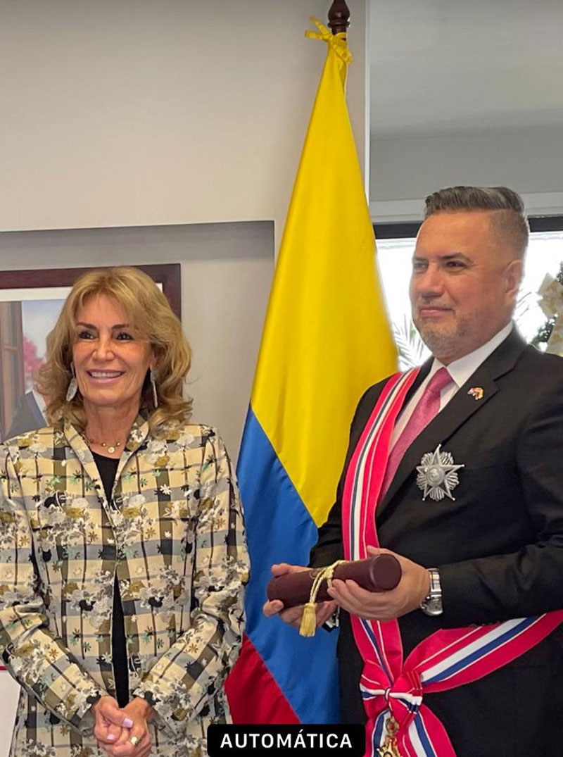 Condecoran con la Orden Nacional del Mérito en el Grado de Gran Cruz al embajador de Colombia Fernando Sierra