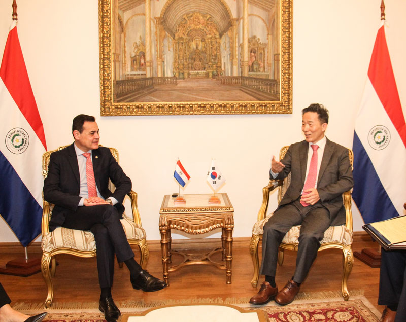 Canciller y embajador de Corea abordaron temas de la agenda bilateral