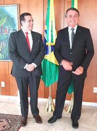 Saludo protocolar del embajador Delgadillo al presidente del Brasil, Jair Bolsonaro