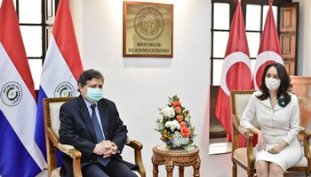 Gobierno Nacional condecoró a la embajadora de Turquía en reconocimiento a su notable gestión