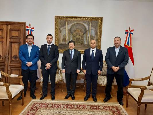 El Paraguay y Azerbaiyán exploran oportunidades comerciales en gas y petróleo