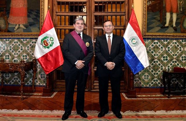 Embajador Duarte van Humbeck fue condecorado por el gobierno peruano al término de su misión diplomática
