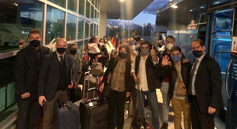 En vuelo especial procedente de Ecuador llegan 25 personas entre compatriotas y residentes 