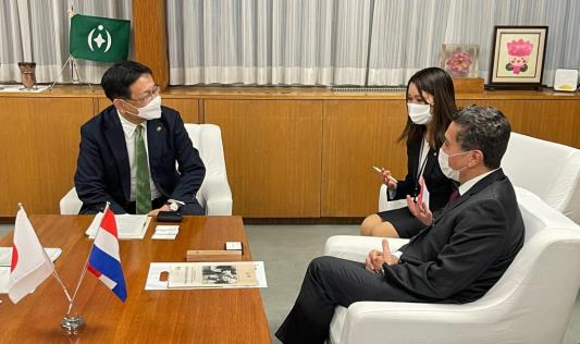El embajador paraguayo ante Japón realizó una visita de cortesía al alcalde de la ciudad de Chiba