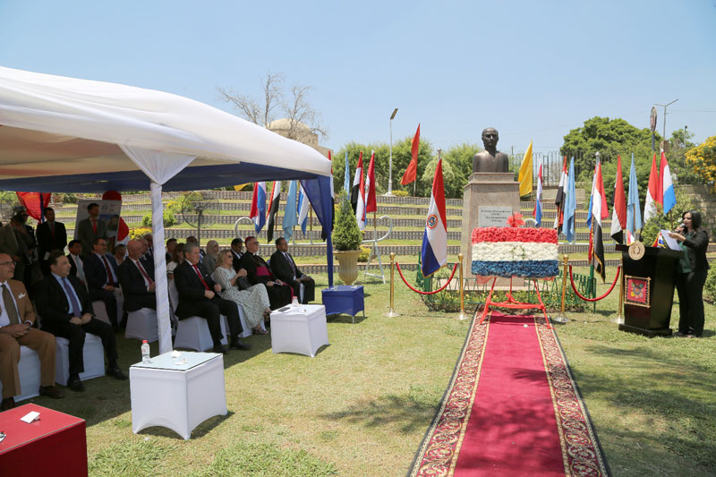 En El Cairo-Egipto, la celebración de la independencia paraguaya se llevó a cabo frente al busto del Dr. Gaspar Rodríguez de Francia