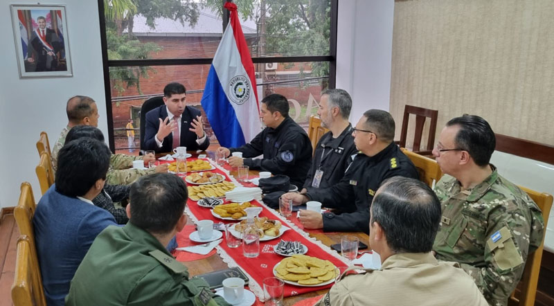Referentes de seguridad argentina mantuvieron encuentro en Consulado de Iguazú