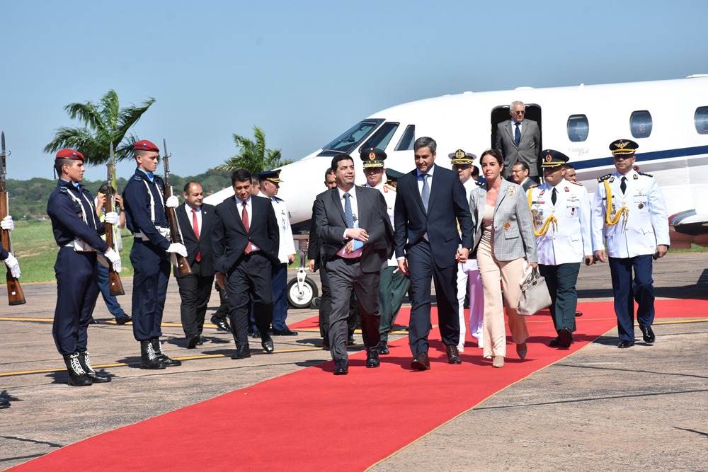 A su llegada al país el Presidente Abdo destacó el encuentro con el Papa y la concreción de acuerdos e inversiones