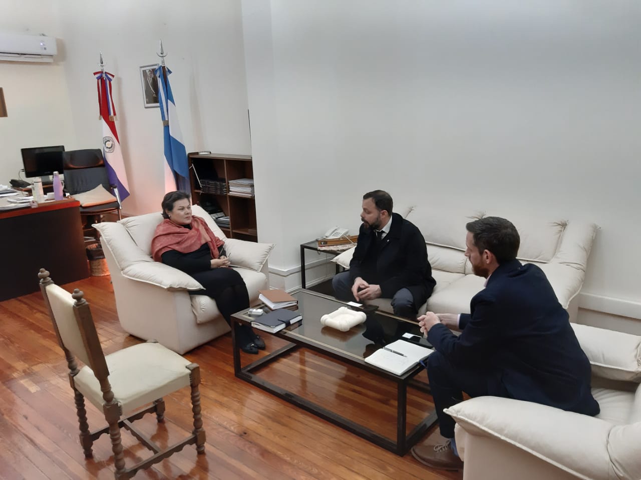 Cónsul General en Buenos Aires busca facilidades para el acceso de connacionales al servicio social