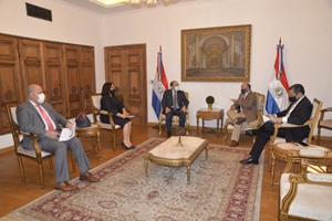 Cancillería y embajada de Chile delinean la agenda del traspaso al Paraguay de la Presidencia Pro Témpore de PROSUR