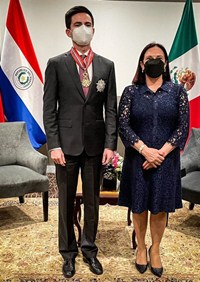 Paraguay condecora a Efraín Guadarrama Pérez, alto funcionario de la Cancillería mexicana