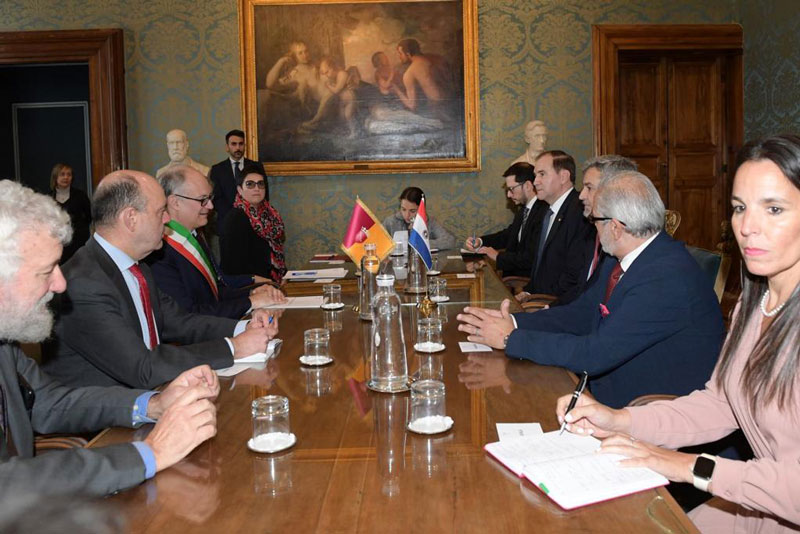 El presidente Abdo y el  alcalde de Roma hablaron de analizar proyectos de cooperación mutua