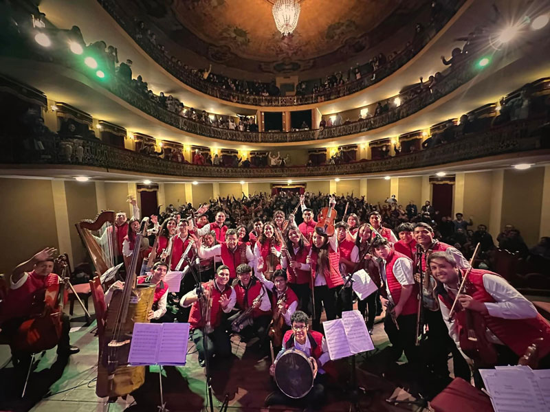 Orquesta de Instrumentos Reciclados de Cateura con varias presentaciones en Bolivia