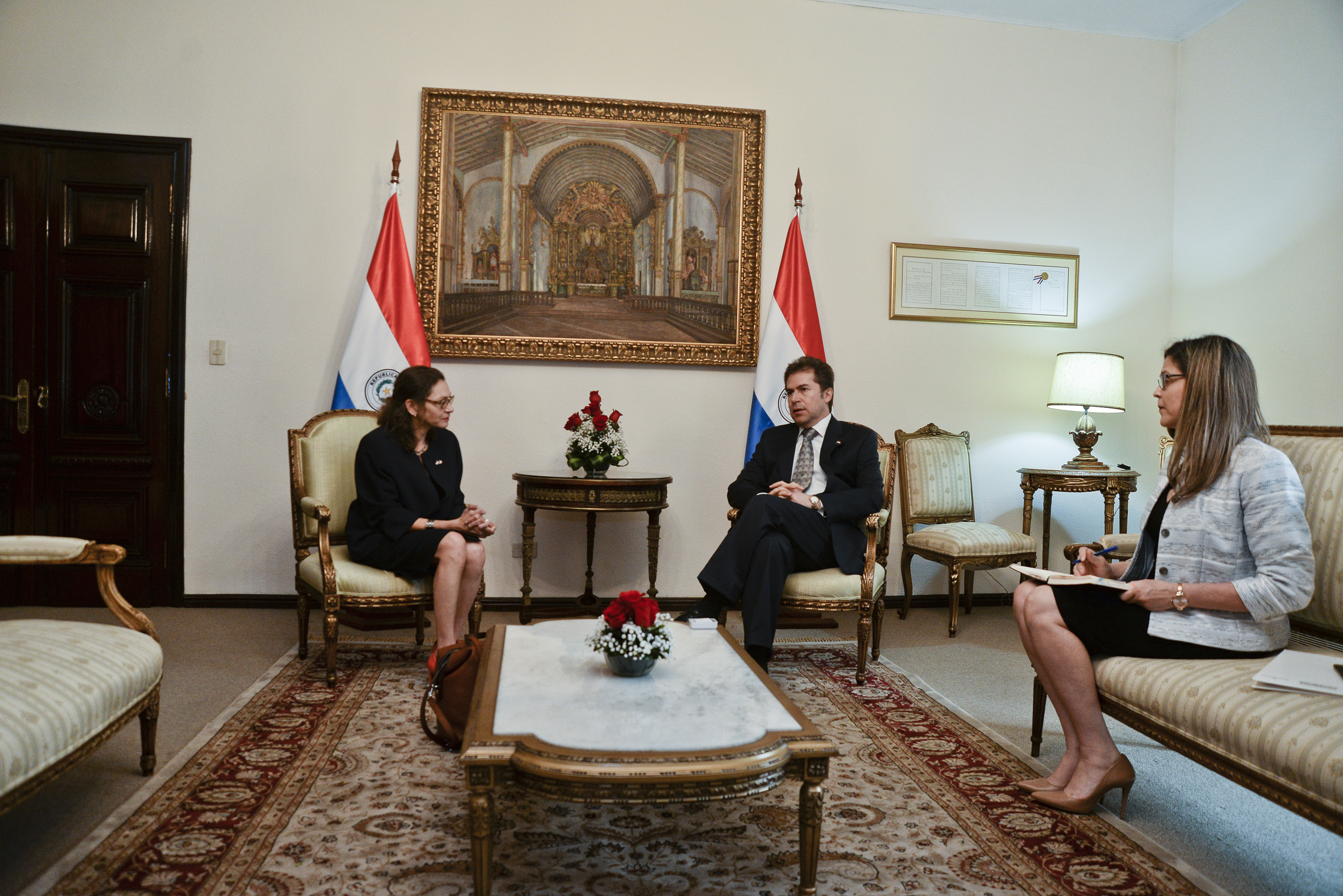 Embajadora de Francia dio su apoyo al Gobierno paraguayo por su decisión de apegarse al derecho internacional 