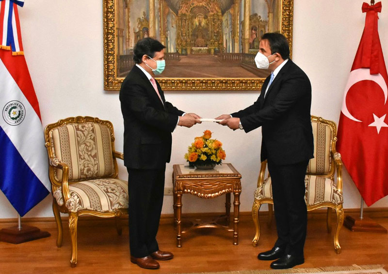 Presentación de copia de cartas credenciales del nuevo embajador de Turquía en el Paraguay