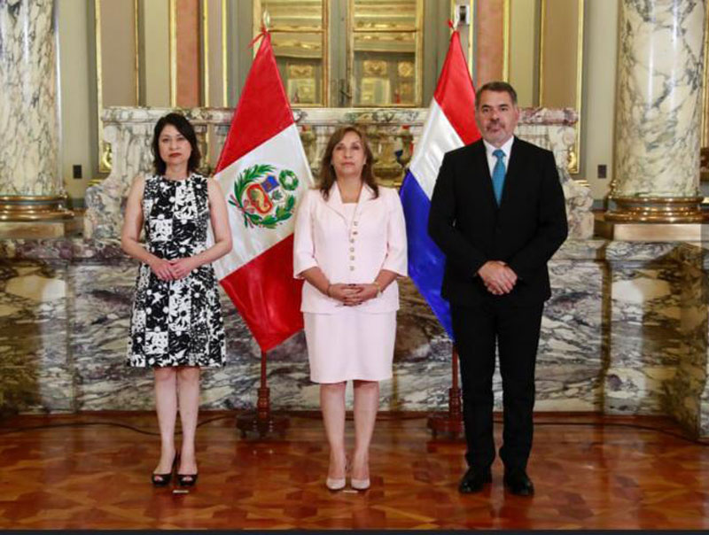 Embajador de Paraguay entrega sus cartas credenciales a Presidenta de Perú