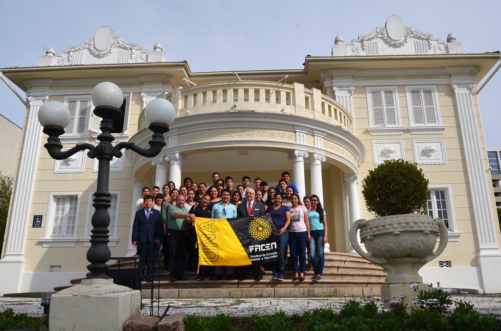 Consulado paraguayo en Curitiba recibe visita de alumnos de Facen-Una