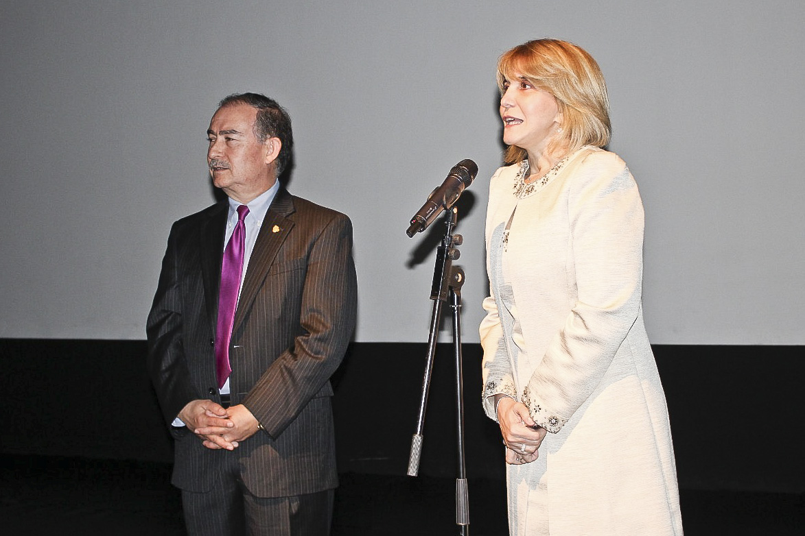 Cooperación entre las Embajadas permitió exhibir spots turísticos y películas en Miraflores, Perú