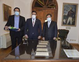 Cancillería entregó manuscritos paraguayos de 1864 a la Secretaría Nacional de Cultura