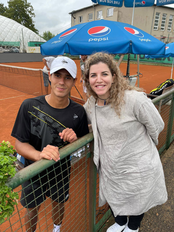 Embajada de Paraguay en Austria acompañó a tenista paraguayo en torneo de Praga