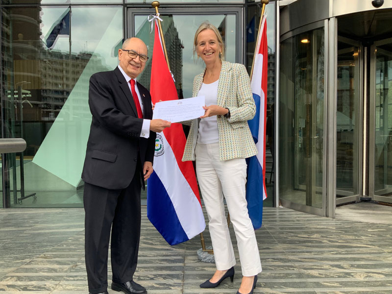 Entrega de Carta Patente y puesta oficial en funciones de la nueva cónsul  honoraria del Paraguay en los Países Bajos