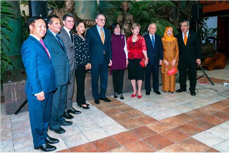 Paraguay participó de exposición de pinturas de diplomáticos en Moscú