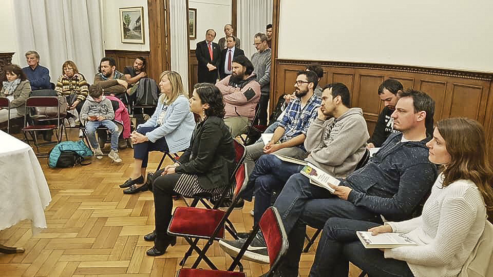 Conferencia sobre Literatura de Paraguay  en la  Argentina